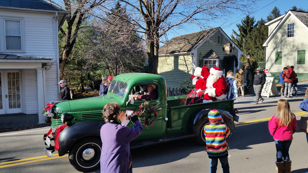Santa ends the parade