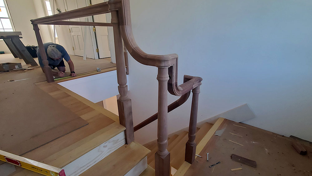 Installing the staircase handrail